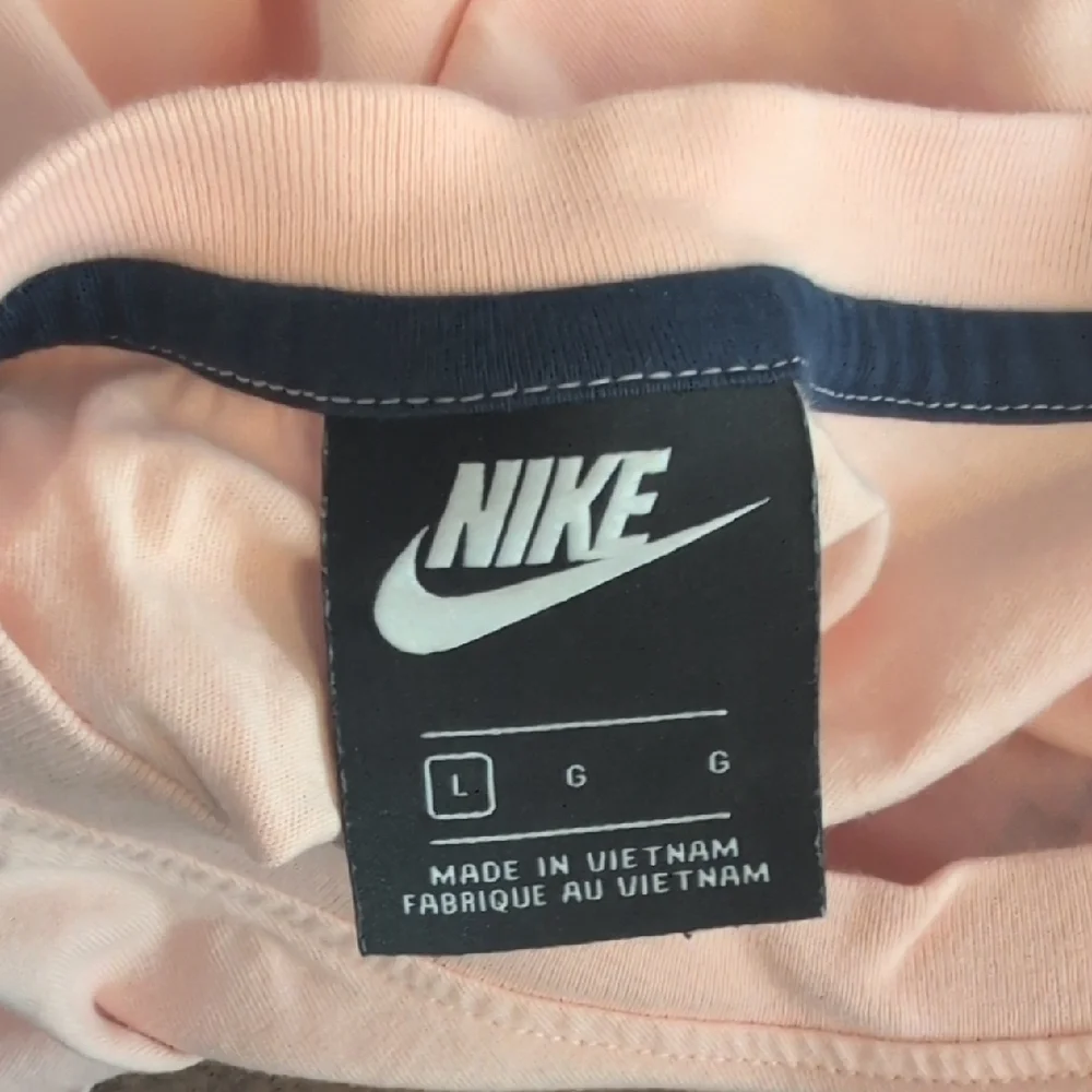 Nike Peach/Navy Blue Short Sleeve Crop Tee with Sporty Stripes L